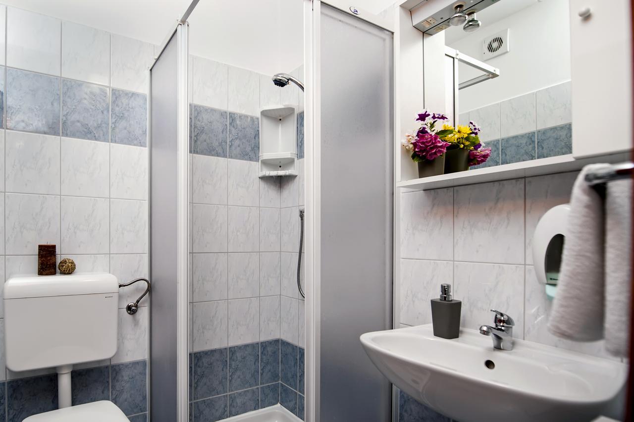 Ladonja Bb Rooms, Family Run Bed & Breakfast Rovinjsko Selo Extérieur photo